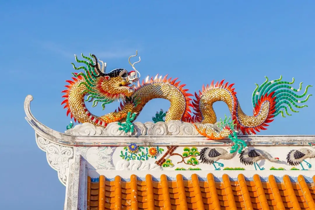 Ultimate guide to Thailand: Dragons adjourn the top of temples